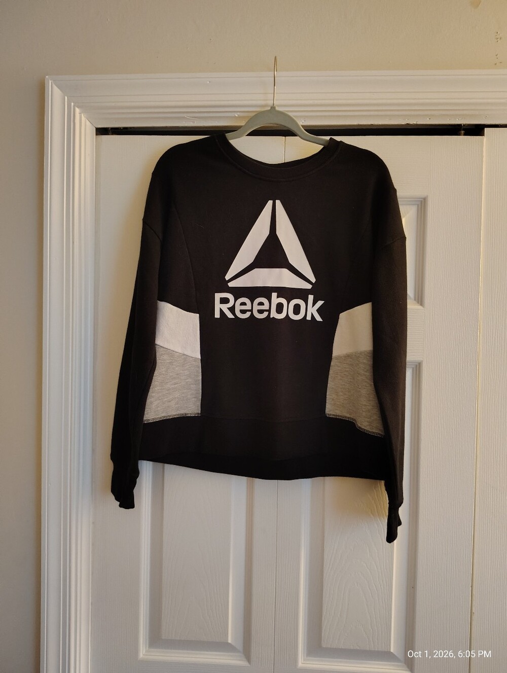 Reebok Black Journey French Terry Cropped Sweatshirt Size L